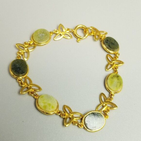 Vintage Green Stone and Celtic Knot Design Link Bracelet, Gold Tone Setting - Picture 2 of 6